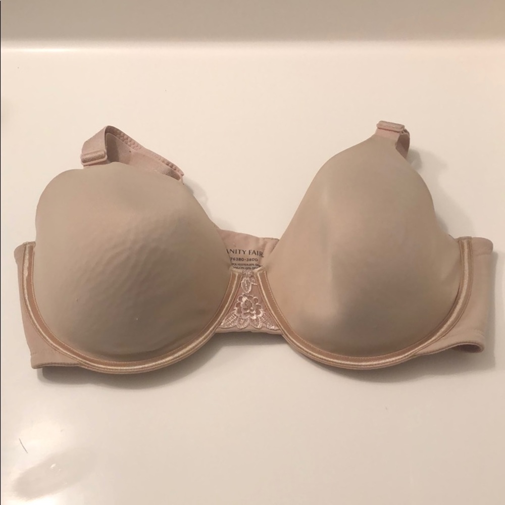 Vanity Fair Beige Underwire bra with lace …